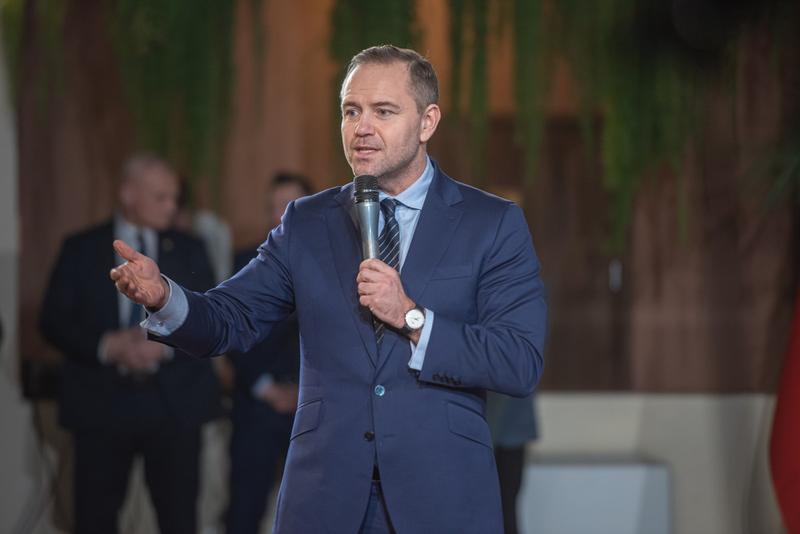 Porównanie programów kandydatów