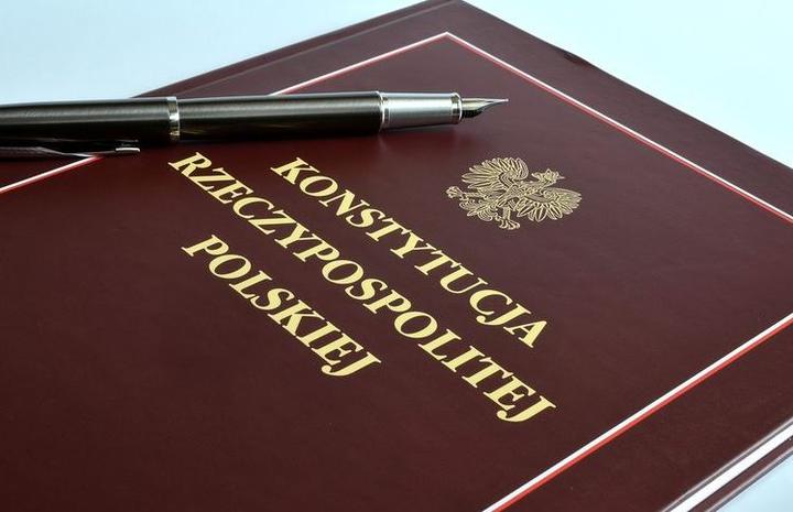 Z kiedy jest konstytucja Polski i jakie ma znaczenie w naszym życiu?