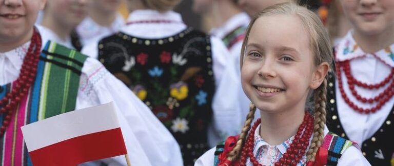 Gdzie kupić naszyjnik z konstytucją? Odkryj najciekawsze miejsca!